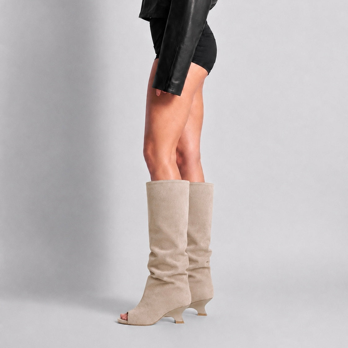 Balina — Bottes Hautes Plissées à Bout Ouvert Beige